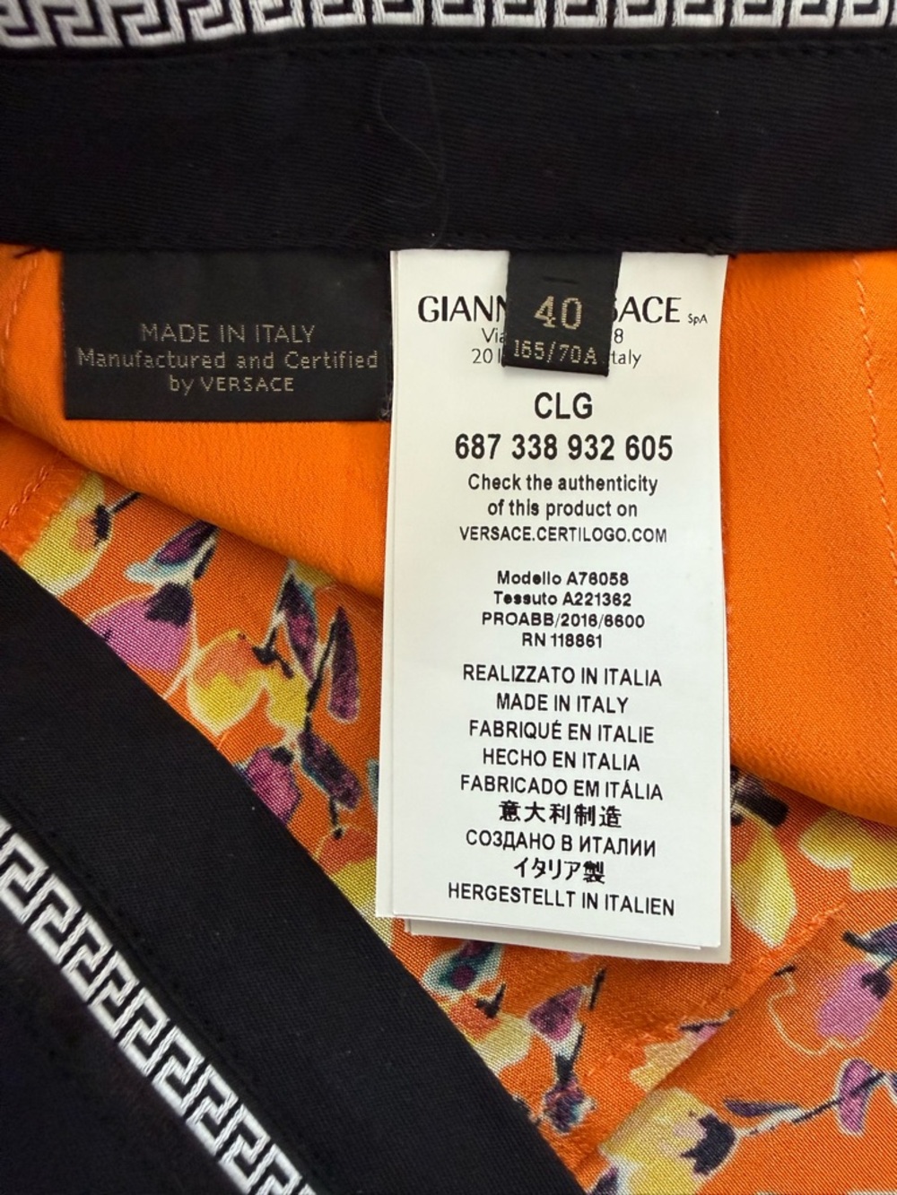 Versace 100% Silk Orange Floral Shorts - Picture 6 of 8